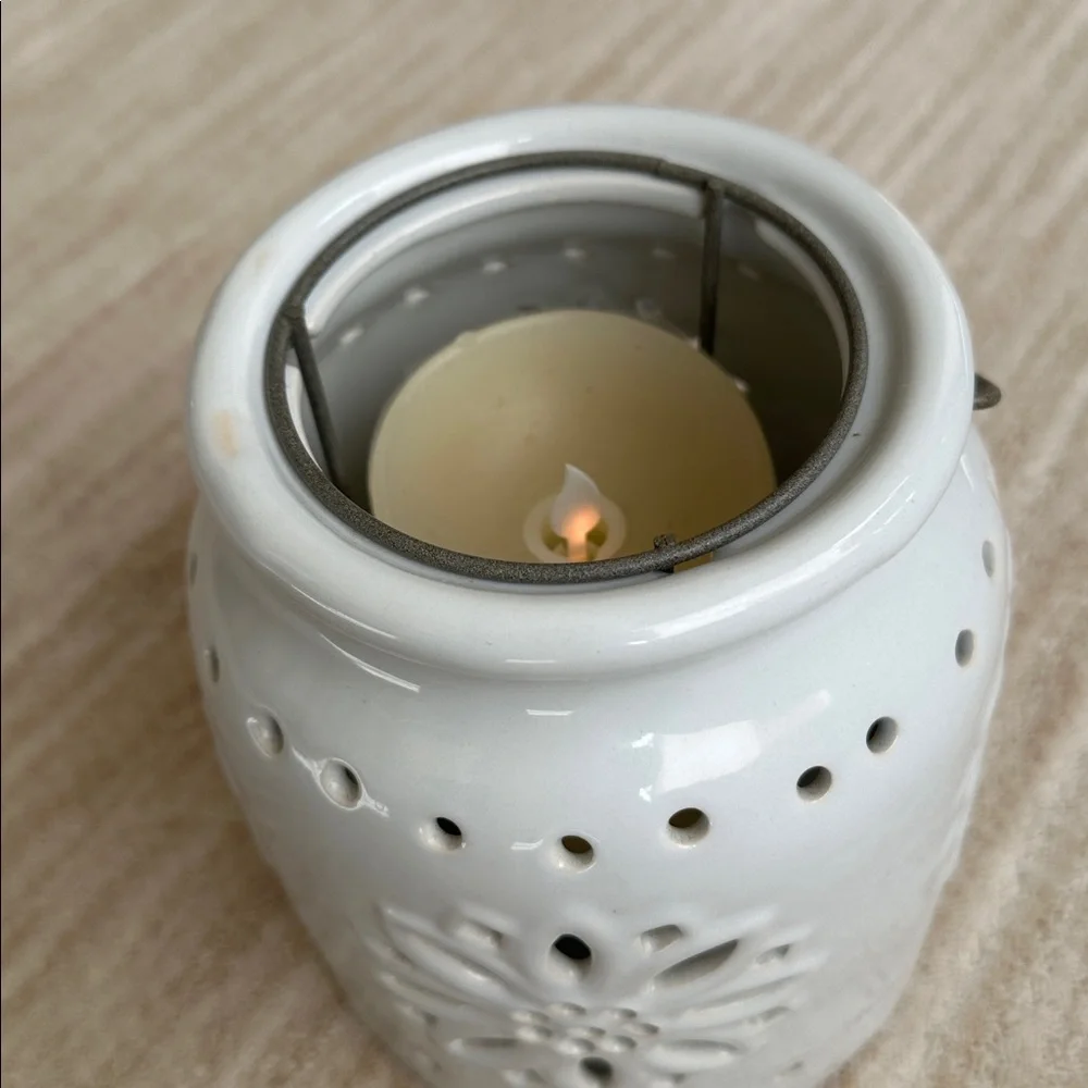 Ceramic White Lantern Flower Cutout Barrel Handle Candle Holder Insert